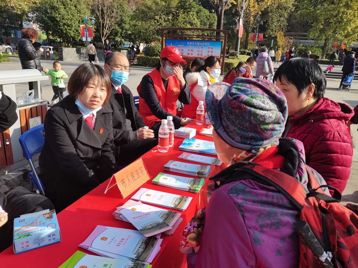 法治宣传陆逊广场.jpg